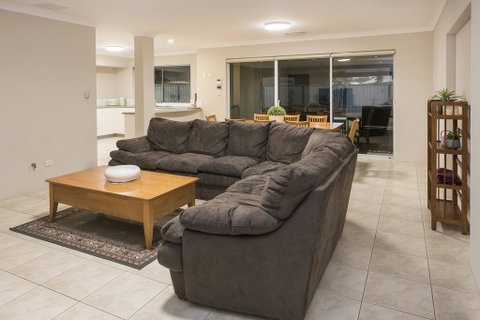 The Oaks - Accommodation in Surfers Paradise 2