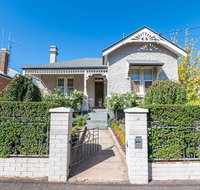 The Pearl on Prince  Stylish Cottage CBD Wifi - Accommodation in Surfers Paradise