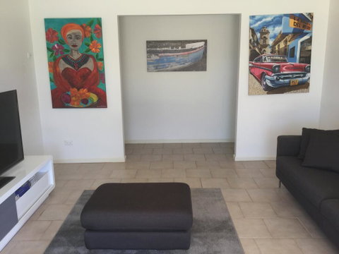 The Red Door - Accommodation in Surfers Paradise 1