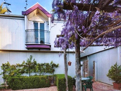 The Stable On Olive - Accommodation in Surfers Paradise 0
