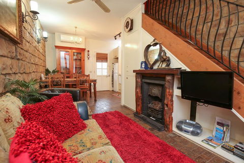 The Stable On Olive - Accommodation in Surfers Paradise 3