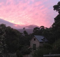 The Stone Cottage with tennis court - Accommodation in Surfers Paradise