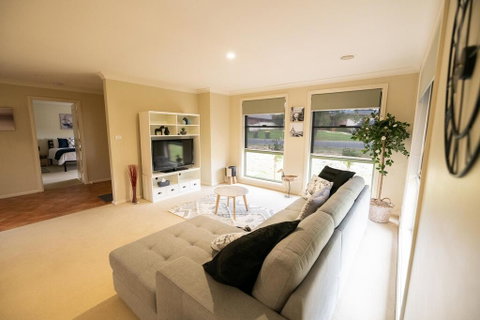 The Tinnock Entertainer Large & Comfy + Wifi - Accommodation in Surfers Paradise 1