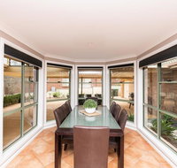 The Tinnock Entertainer Large  Comfy  Wifi - Accommodation in Surfers Paradise