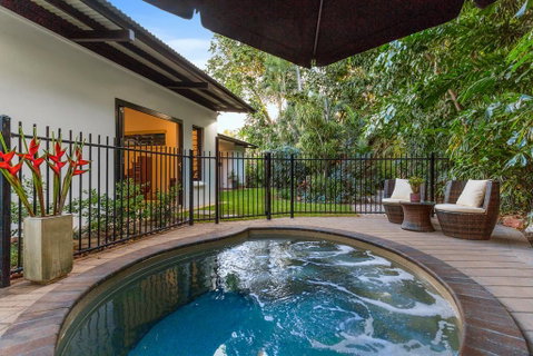 The Tropical Sanctuary - Accommodation in Surfers Paradise 0