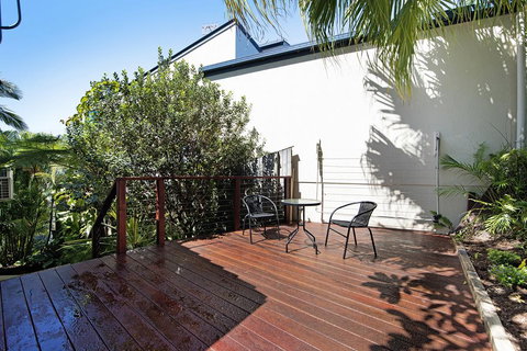 THE VIEW, TUGUN - 4 Bedrooms - Sea Views - Private Heated Pool - Accommodation in Surfers Paradise 1