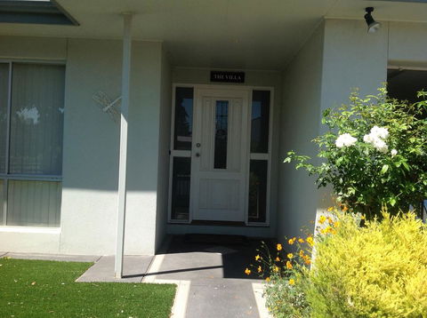 The Villa Kyabram - Accommodation in Surfers Paradise 1