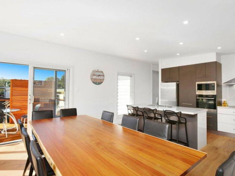 The Wharf House - Budgewoi - Accommodation in Surfers Paradise 0