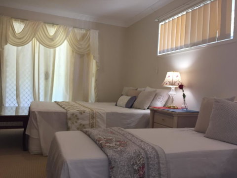 Theme Parks Amituofo Guest House - Accommodation in Surfers Paradise 0
