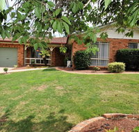 Tidy Home in a Leafy Suburb Great Location - Accommodation in Surfers Paradise