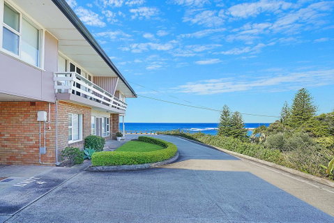 Toowoon Bay Beachside Unit, Unit 4 - Accommodation in Surfers Paradise 0