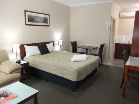 Top Of The Town Motel - Accommodation in Surfers Paradise 2