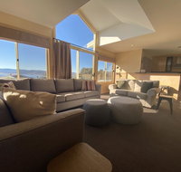 Torino 6 - Lake Jindabyne  Snowy Mountain Views - Accommodation in Surfers Paradise