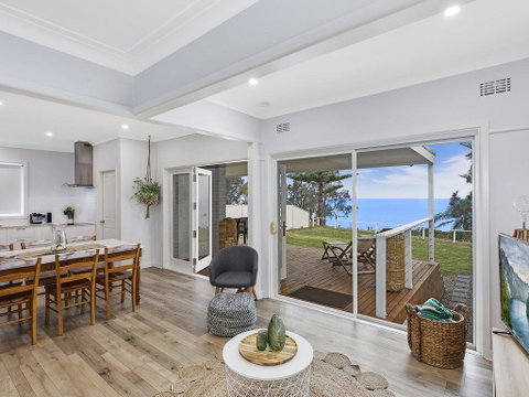 Toukley Waterfront Oasis - Accommodation in Surfers Paradise 0