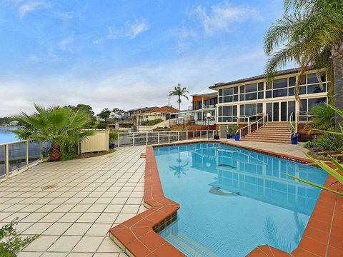 Toukley Waterfront House - Accommodation in Surfers Paradise 2