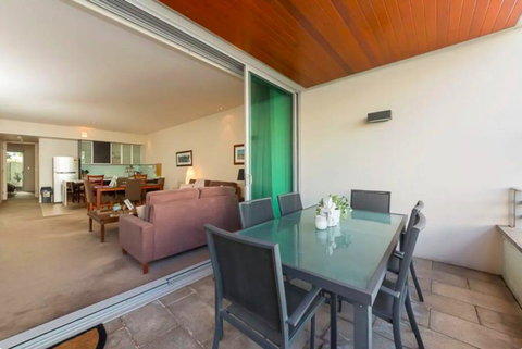 TRANQUIL EXEC CITY FREE WIFI NETFLIX WINE PARKING - Accommodation in Surfers Paradise 3