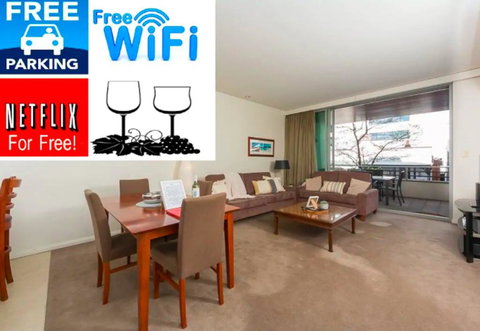 TRANQUIL EXEC CITY FREE WIFI NETFLIX WINE PARKING - Accommodation in Surfers Paradise 0