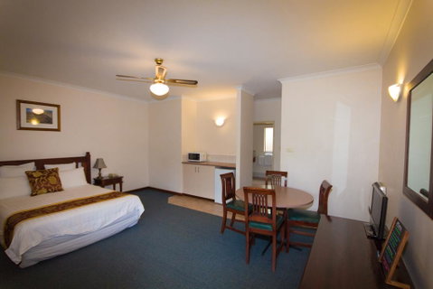 Tree Top Walk Motel - Accommodation in Surfers Paradise 3