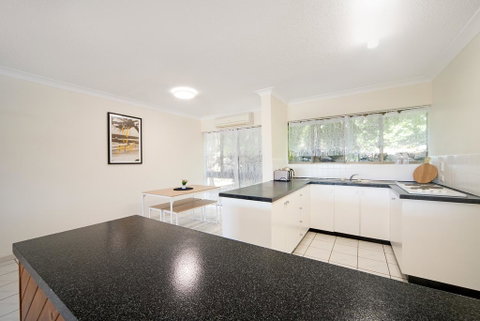 TROPICAL FAMILY ESCAPE FREE WIFI/NETFLIX - Accommodation in Surfers Paradise 3