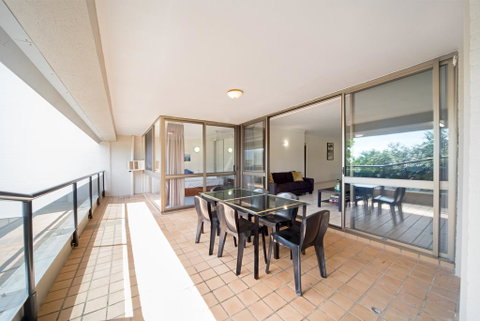 TROPICAL FAMILY ESCAPE FREE WIFI/NETFLIX - Accommodation in Surfers Paradise 1