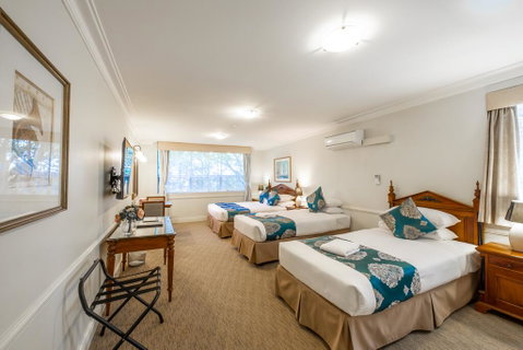 Twin Towers Inn - Accommodation in Surfers Paradise 1