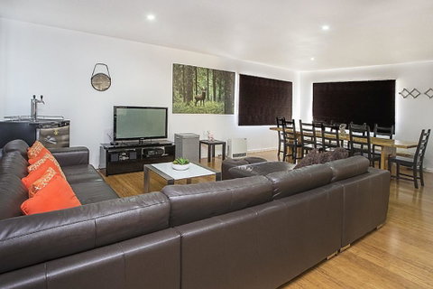Twynam House - Jindabyne - Accommodation in Surfers Paradise 1