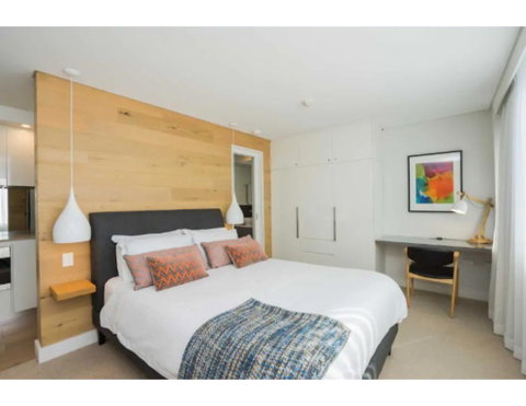 Ultrachic Executive Beach Apartment - Accommodation in Surfers Paradise 3