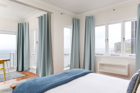 Unbelievable Clifftop Townhouse With Ocean Views - Accommodation in Surfers Paradise 2