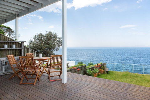Unbelievable Clifftop Townhouse With Ocean Views - Accommodation in Surfers Paradise 0