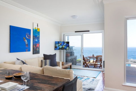 Unbelievable Clifftop Townhouse With Ocean Views - Accommodation in Surfers Paradise 1