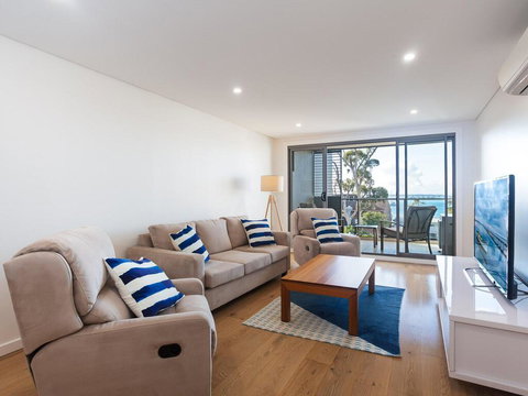 Unit 301 'The Shoal' 6-8 Bullecourt Street - Air Con, Walking To Local Shops & Beach - Accommodation in Surfers Paradise 2