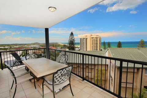 Unit 4, Beaumont Sur Mer, 13 - 15 Pacific Terrace Coolum Beach, 400 BOND, LINEN SUPPLIED - Accommodation in Surfers Paradise 0