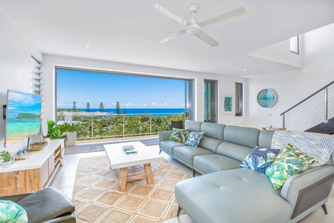 Unit 6 Rainbow Sea - Rainbow Beach, Amazing Ocean Views, Aircon, Wi-Fi, Pool, Walk To Beach - Accommodation in Surfers Paradise 0