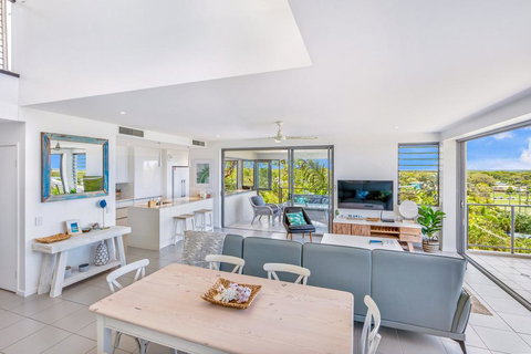 Unit 6 Rainbow Sea - Rainbow Beach, Amazing Ocean Views, Aircon, Wi-Fi, Pool, Walk To Beach - Accommodation in Surfers Paradise 1