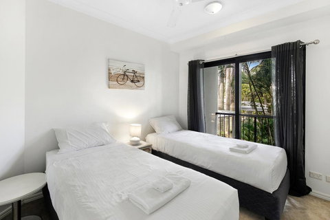 Unrivaled Ocean And City Views From Resort Style 3bed With Garden - Accommodation in Surfers Paradise 1