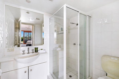 Unrivaled Ocean And City Views From Resort Style 3bed With Garden - Accommodation in Surfers Paradise 2