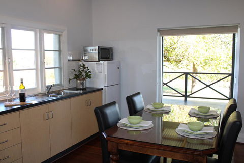 Upper Reach Spa Cottage - Accommodation in Surfers Paradise 3