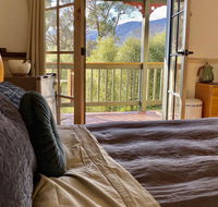 Valley Abode Large Studio Suite -private ensuite - Accommodation in Surfers Paradise