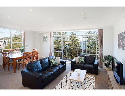 View Of Manly Pines And Waves From Large Apartment - Accommodation in Surfers Paradise 0