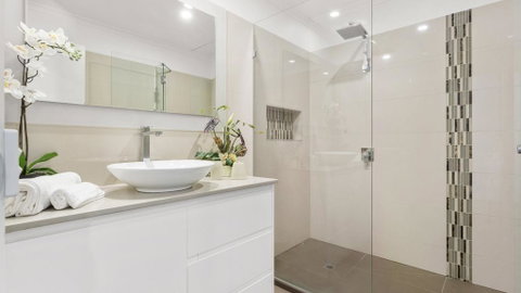 VIEWS AT MCCRAE..... - Accommodation in Surfers Paradise 0
