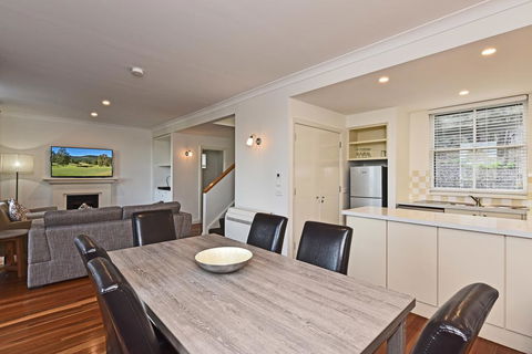 Villa 2br Grange Resort Condo Located Within Cypress Lakes Resort (nothing Is More Central) - Accommodation in Surfers Paradise 1