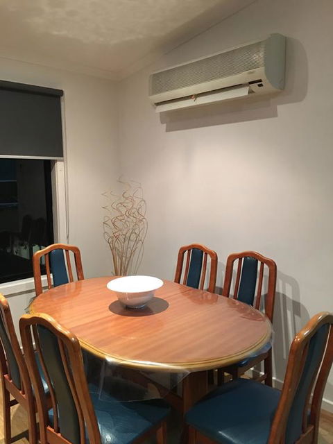 Villa By The Lake - Accommodation in Surfers Paradise 3