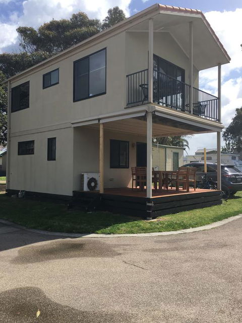 Villa By The Lake - Accommodation in Surfers Paradise 1