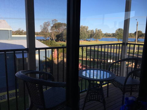 Villa By The Lake - Accommodation in Surfers Paradise 2