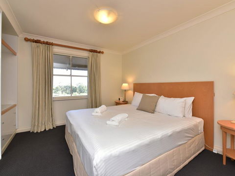 Villa Executive 2br Ferre Resort Condo Located Within Cypress Lakes Resort (nothing Is More Central) - Accommodation in Surfers Paradise 2
