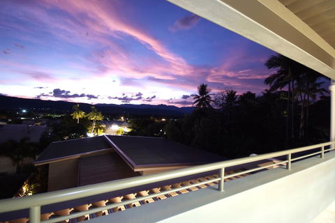 Villa One On Murphy - Luxury Holiday Villa - Accommodation in Surfers Paradise 1