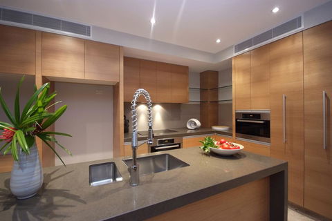 Villa One On Murphy - Luxury Holiday Villa - Accommodation in Surfers Paradise 3