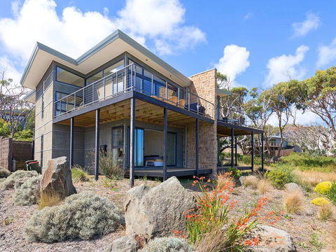 VILLA SARINA - Beautiful Villa In Skenes Creek - Accommodation in Surfers Paradise 1