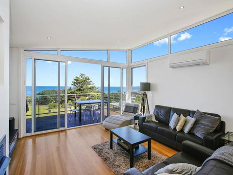 VILLA SARINA - Beautiful Villa In Skenes Creek - Accommodation in Surfers Paradise 0