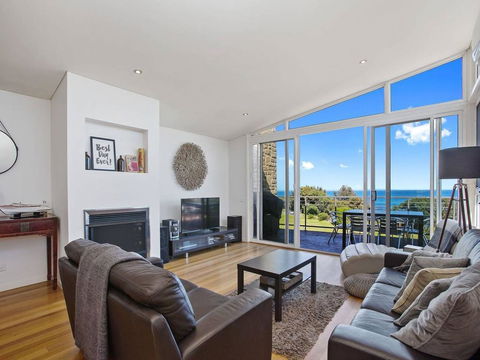 VILLA SARINA - Beautiful Villa In Skenes Creek - Accommodation in Surfers Paradise 3
